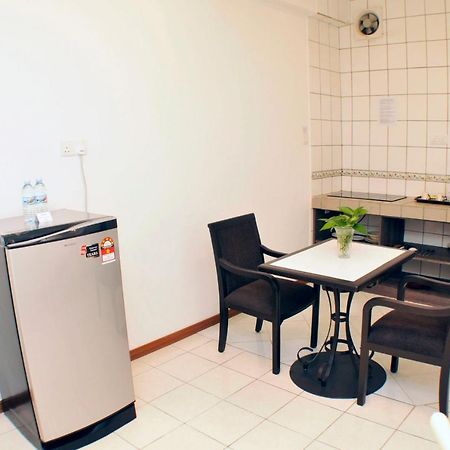 Promenade Service Apartment Кота-Кінабалу Екстер'єр фото