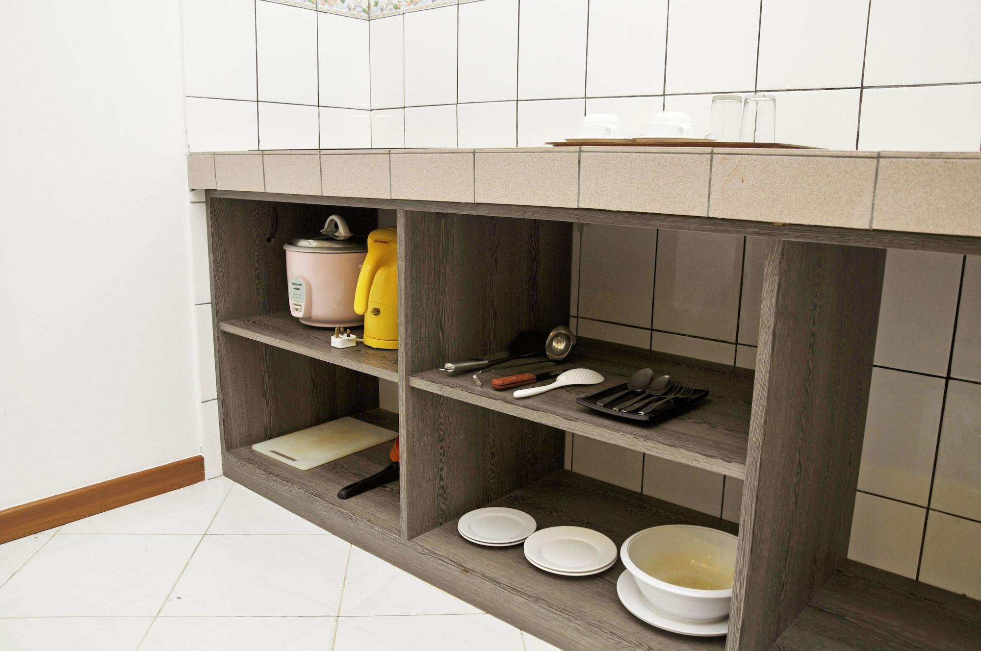 Promenade Service Apartment Кота-Кінабалу Екстер'єр фото
