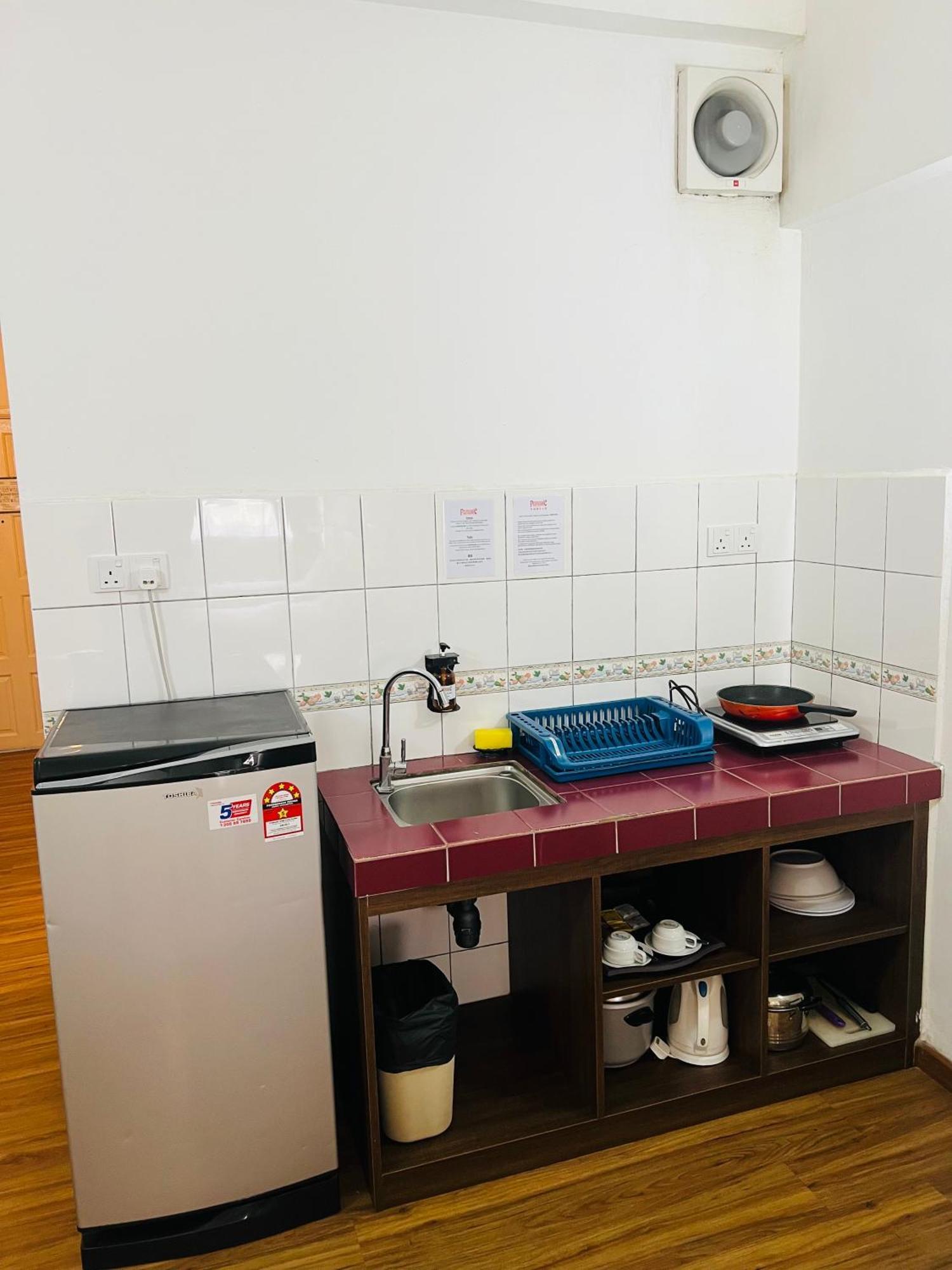 Promenade Service Apartment Кота-Кінабалу Екстер'єр фото
