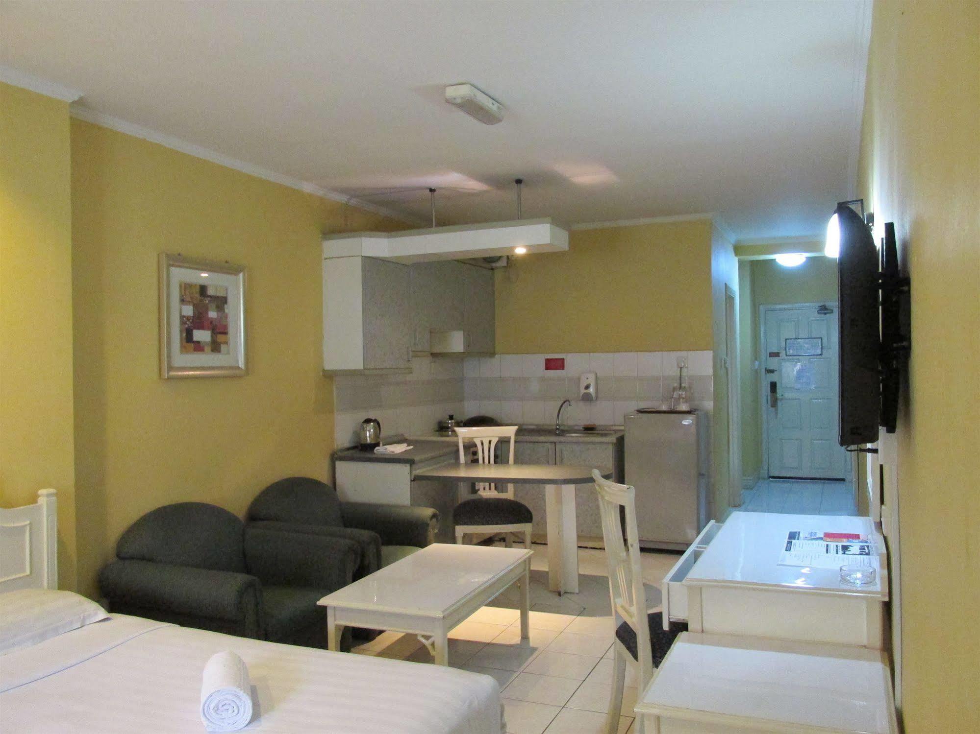 Promenade Service Apartment Кота-Кінабалу Екстер'єр фото
